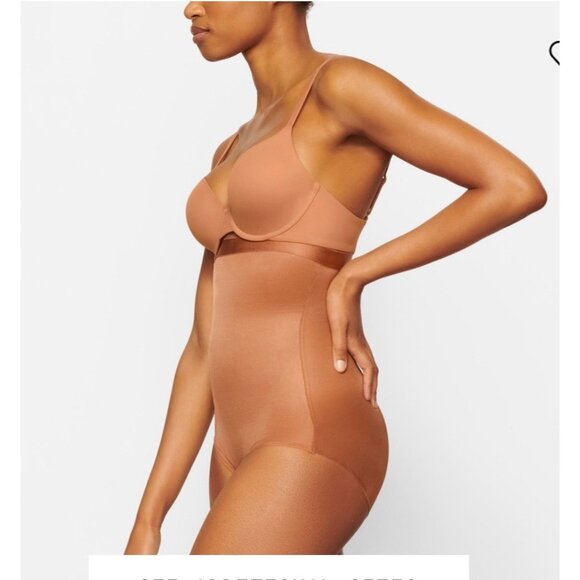 NWOT SKIMS High Waisted light Compression Brief Size 4X - Picture 2 of 7